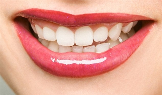 Chuyên gia tiết lộ cách làm trắng răng bằng thực phẩm
