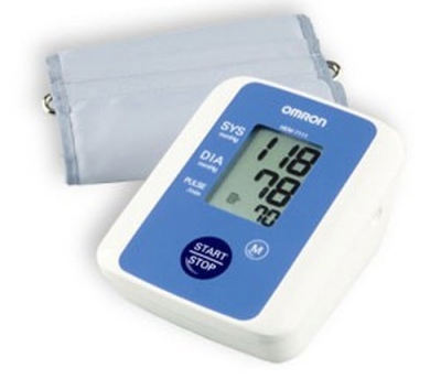 Sử dụng máy đo huyết áp Omron như thế nào?