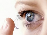 Đeo kính áp tròng có thể gây bệnh nấm mắt bạn biết chưa?