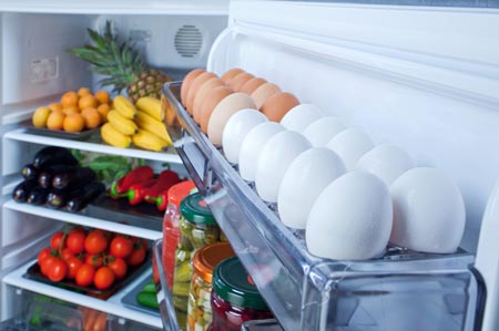 Vì sao không nên bảo quản trứng ngay cửa tủ lạnh