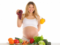 Chăm sóc trẻ tránh suy dinh dưỡng từ trong bụng mẹ