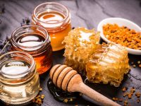 Uống tinh bột nghệ vàng mật ong giúp phụ nữ ĐẸP KHÔNG TÌ VẾT, tại sao không?