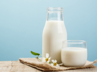 Phương pháp trị mụn hiệu quả với sữa tươi