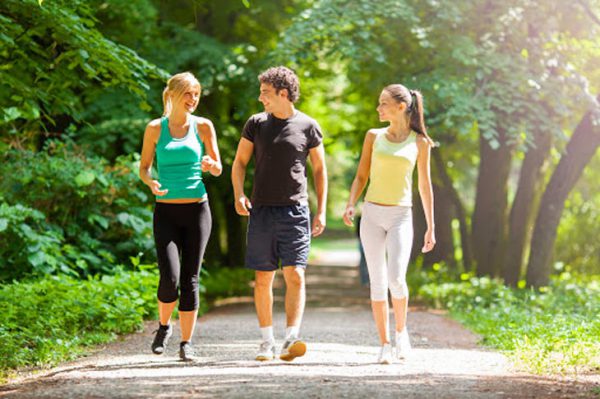Nhiều người yêu thích đi bộ bởi vì cảm thấy thư giãn và có nhiều lợi ích cho sức khoẻ.