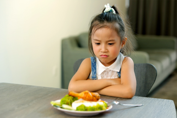 Thiếu kẽm khiến trẻ ăn không thấy ngon miệng.