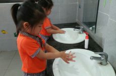 Rửa tay đúng cách cho trẻ em