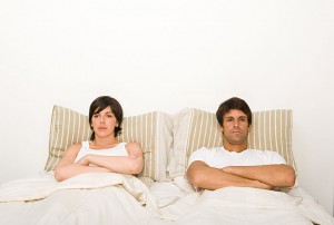 2-couple-bed-angry-xl