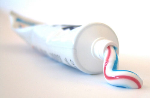 Cách trị mụn nhanh nhất bằng kem đánh răng
