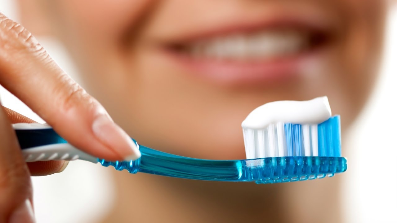 Cách trị mụn hiệu quả tại nhà với kem đánh răng
