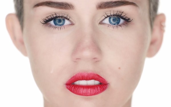Đôi mắt màu mắt xanh: Ít nguy cơ bệnh bạch tạng