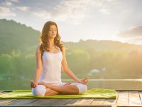 3 bài tập yoga chữa mất ngủ giúp ngủ ngon đẹp dáng.