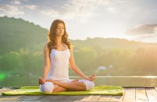 3 bài tập yoga chữa mất ngủ giúp ngủ ngon đẹp dáng.