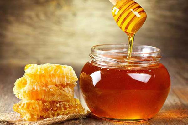 Mật ong có nhiều công dụng trong việc trị nám hiệu quả.