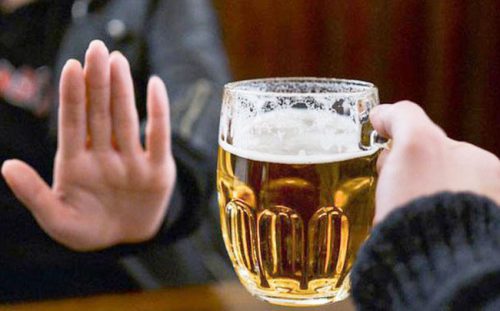 Hạn chế lạm dụng rượu bia để bảo vệ sức khỏe lá gan.